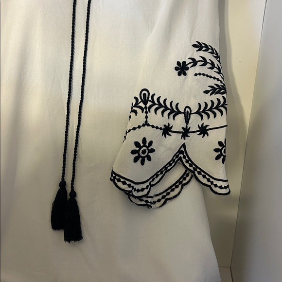 CC Chic Connection white black embroidered hem and sleeves top/dress - Picture 2 of 6